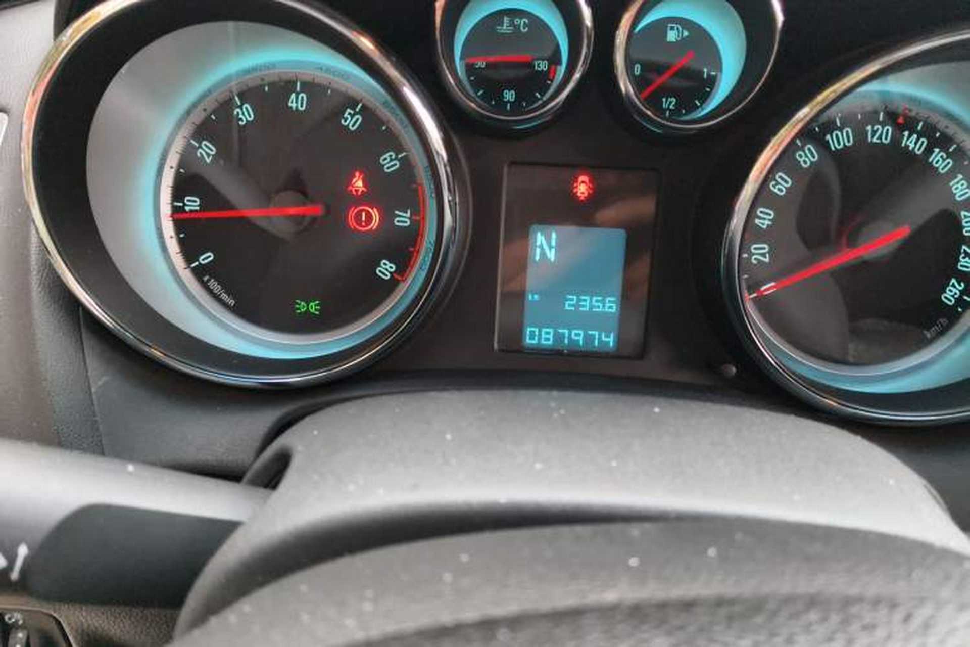 Used Buick GT 2010 XT 1.6T Fashion Sport Edition Odometer Close Up
