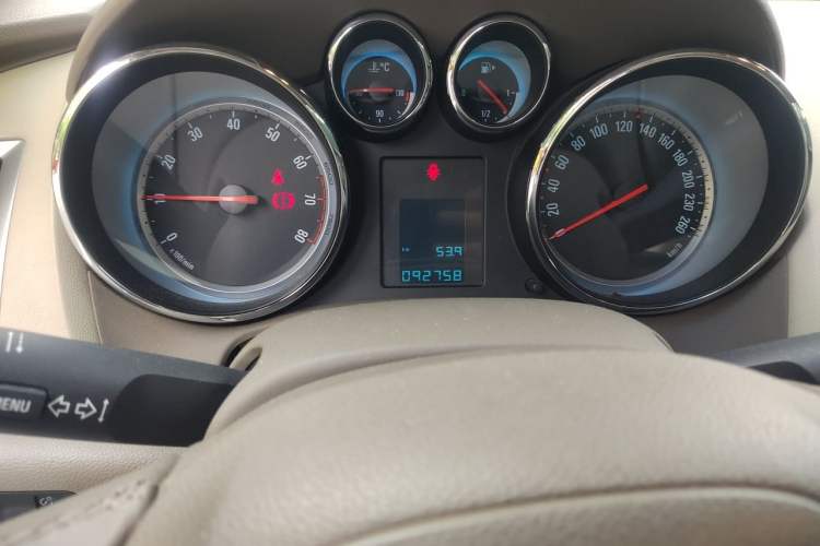 Used Buick GT 2010 GT 1.6L Manual Entry-Level Model Odometer Close Up