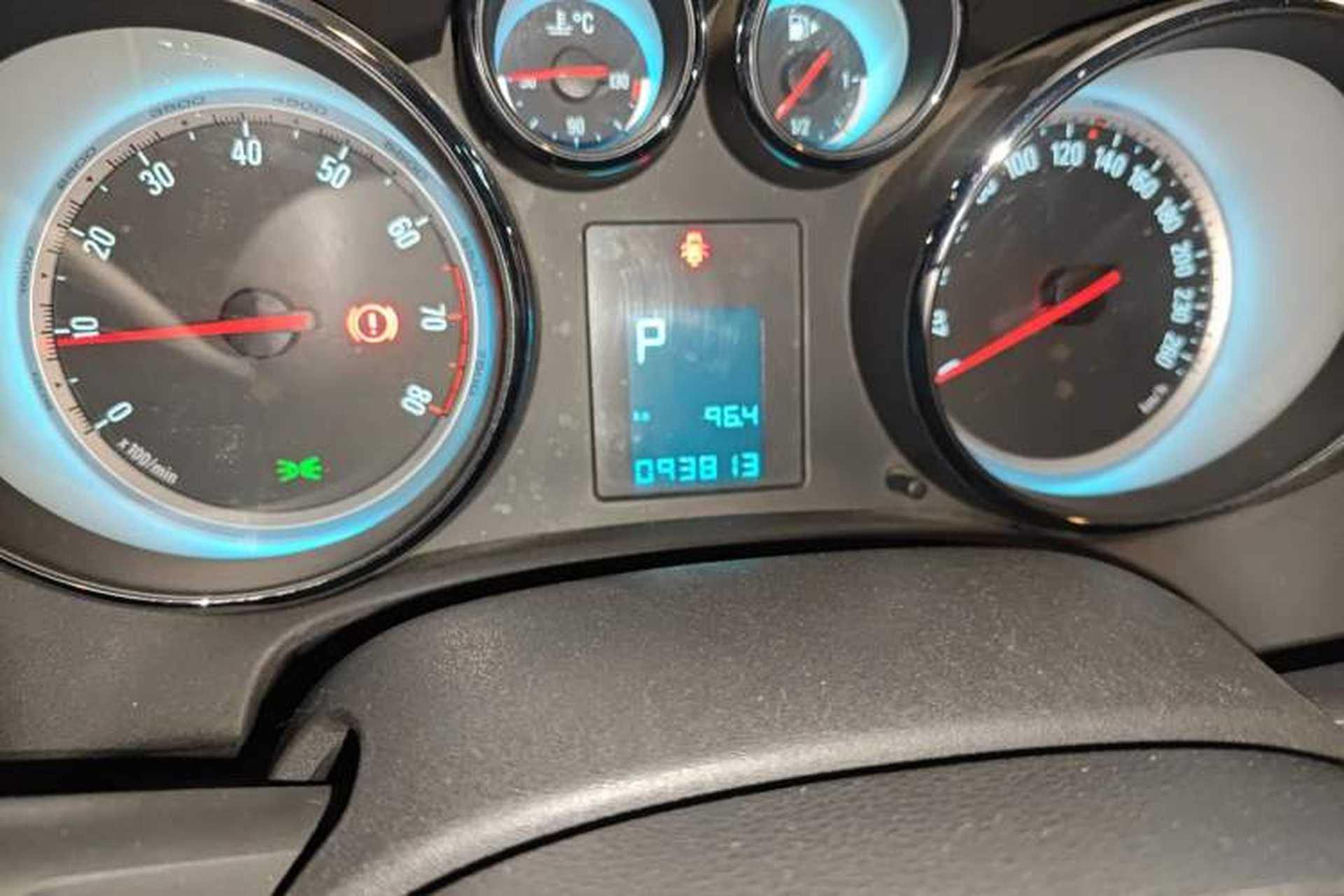 Used Buick GT 2010 XT 1.6L Automatic Fashion Edition Odometer Close Up
