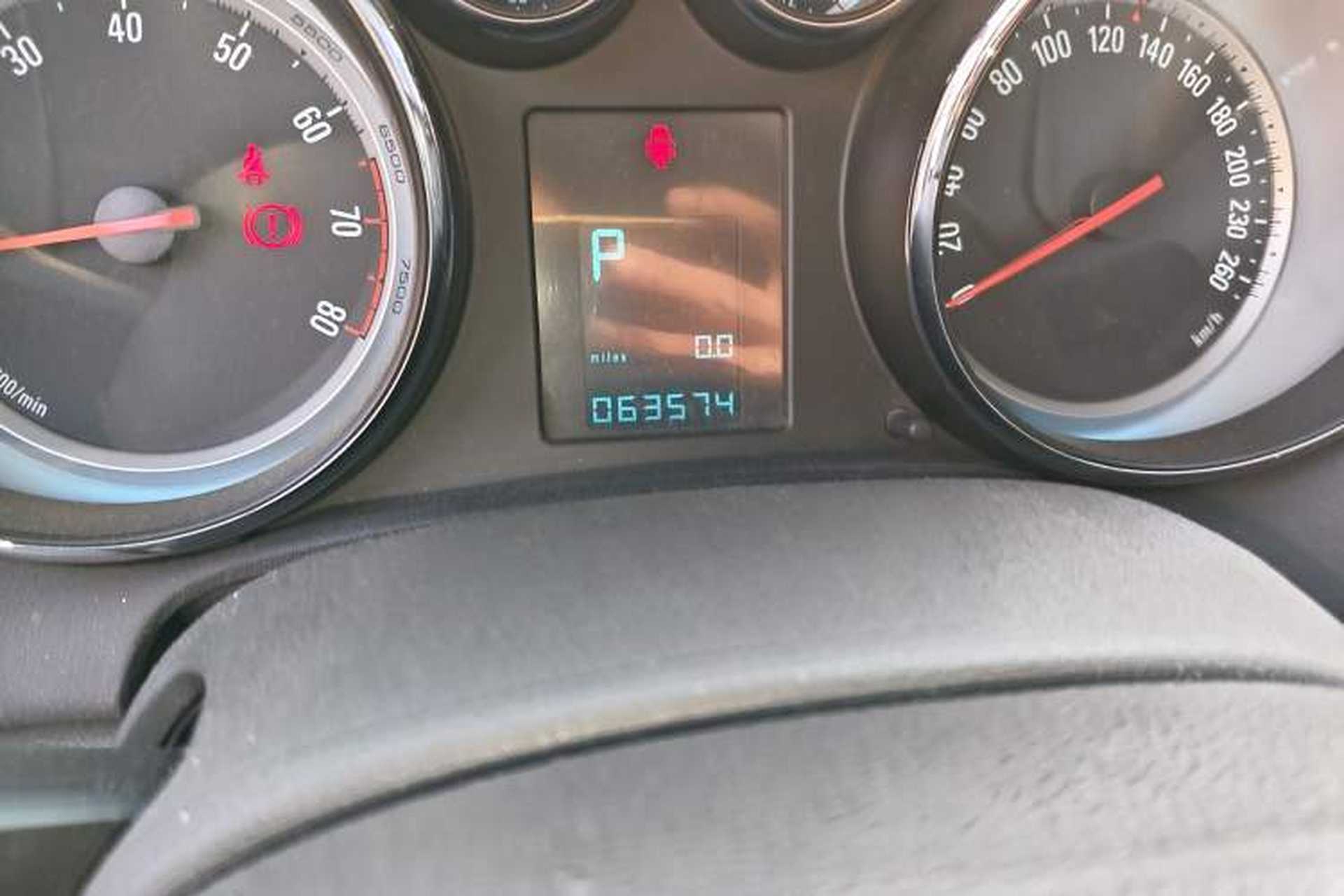 Used Buick GT 2010 XT 1.6L Automatic Fashion Edition Odometer Close Up
