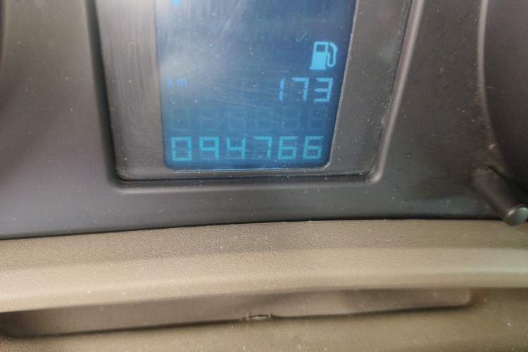 Used Buick GT 2010 GT 1.6L Automatic Fashion Edition Odometer Close Up