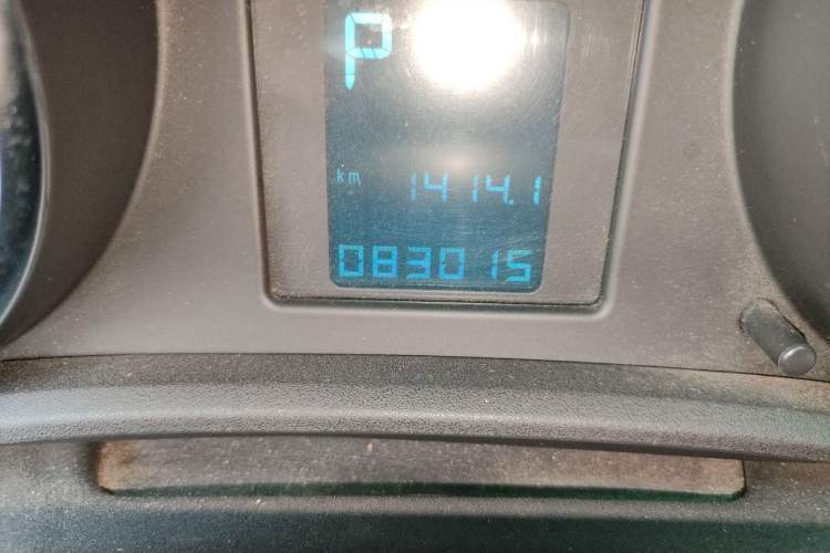 Used Buick GT 2010 XT 1.6L Automatic Fashion Edition Odometer Close Up