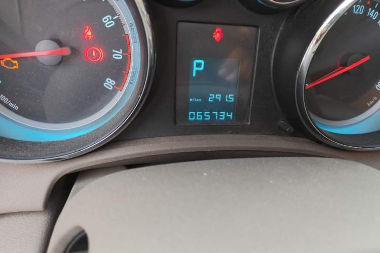 Used Buick GT 2010 GT 1.6L Automatic Fashion Edition Odometer Close Up