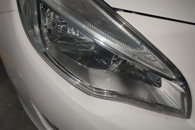 Used Buick GT 2010 GT 1.6L Automatic Fashion Edition Right Front Headlight