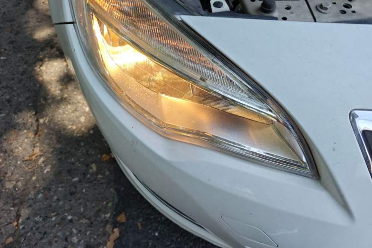 Used Buick GT 2010 XT 1.6L Automatic Fashion Edition Right Front Headlight