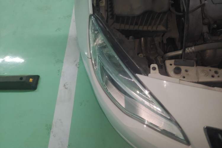 Used Buick GT 2010 XT 1.6L Automatic Fashion Edition Right Front Headlight