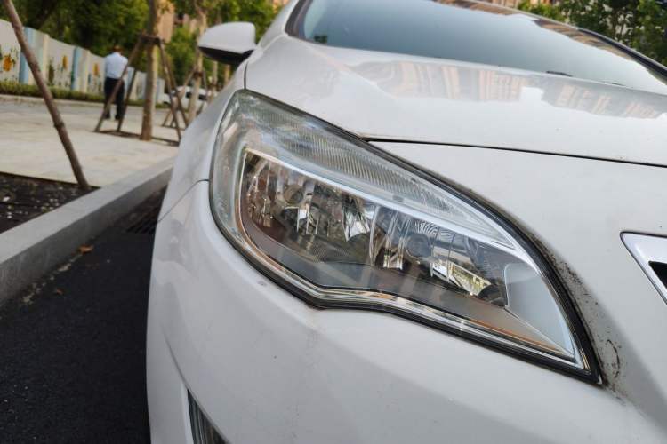 Used Buick GT 2010 XT 1.8L Automatic Fashion Edition Right Front Headlight