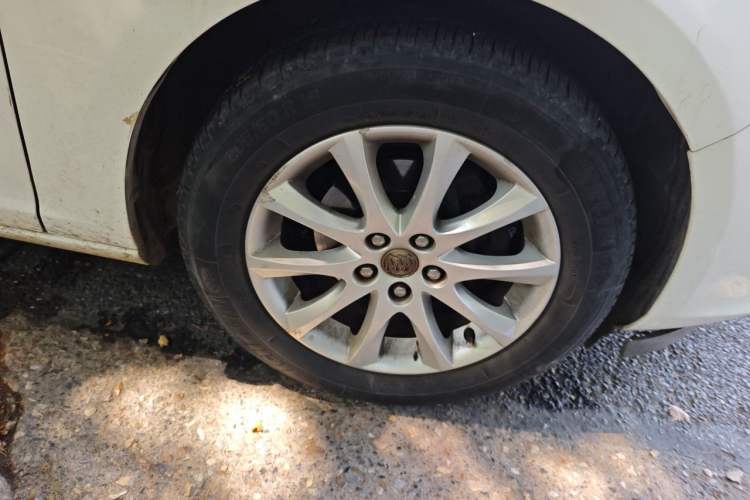 Used Buick GT 2010 XT 1.6L Automatic Fashion Edition Right Front Wheel Hub