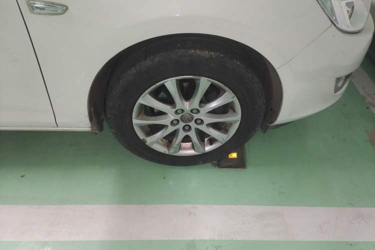 Used Buick GT 2010 XT 1.6L Automatic Fashion Edition Right Front Wheel Hub