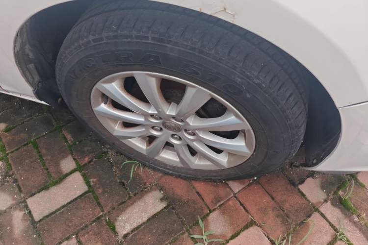 Used Buick GT 2010 GT 1.6L Automatic Fashion Edition Right Front Wheel Hub