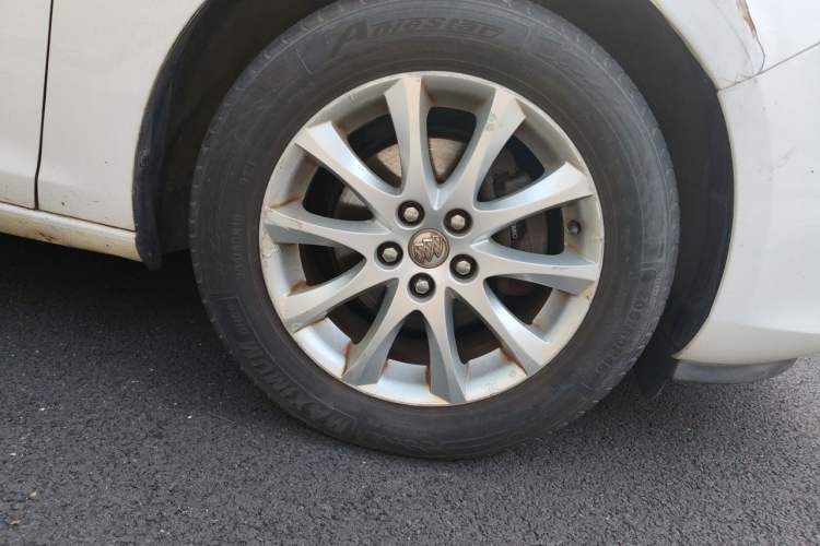 Used Buick GT 2010 XT 1.8L Automatic Fashion Edition Right Front Wheel Hub