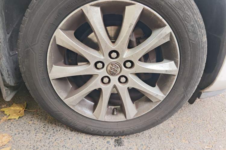 Used Buick GT 2010 XT 1.8L Automatic Fashion Edition Right Front Wheel Hub