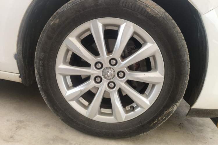 Used Buick GT 2010 GT 1.6L Automatic Fashion Edition Right Front Wheel Hub