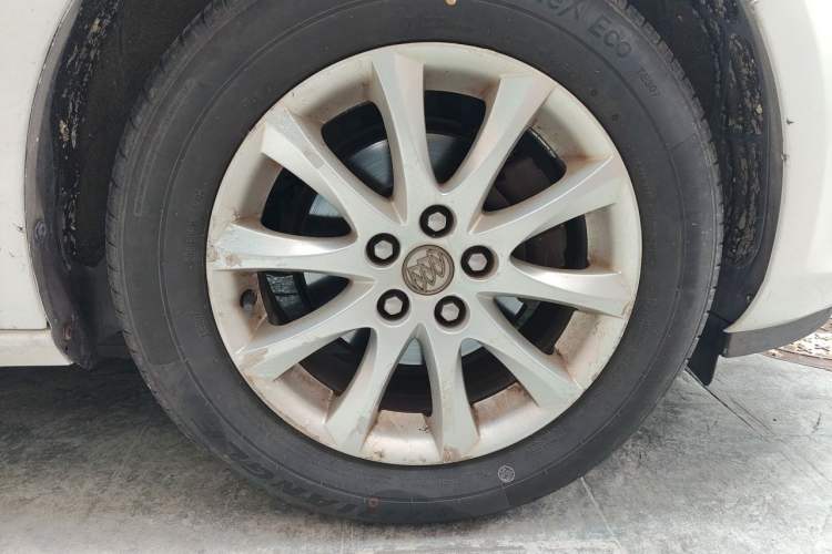Used Buick GT 2010 XT 1.6L Automatic Fashion Edition Right Front Wheel Hub