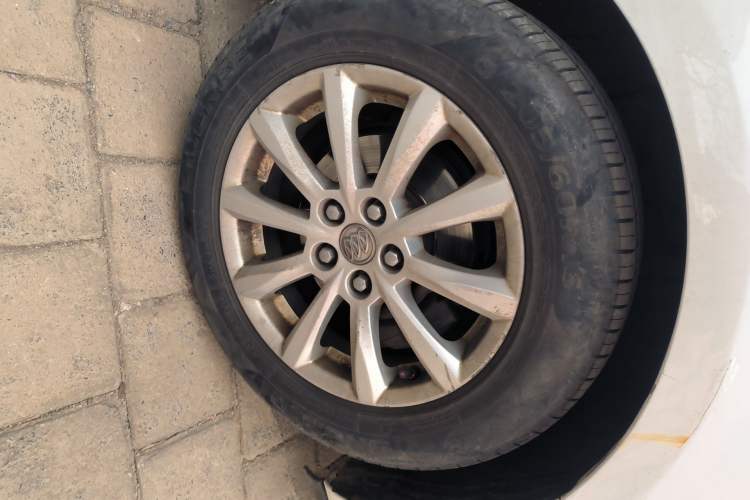 Used Buick GT 2010 GT 1.6L Manual Entry-Level Model Right Front Wheel Hub