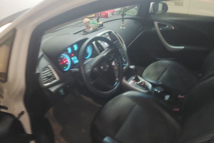 Used Buick GT 2010 XT 1.6L Automatic Fashion Edition Steering Wheel