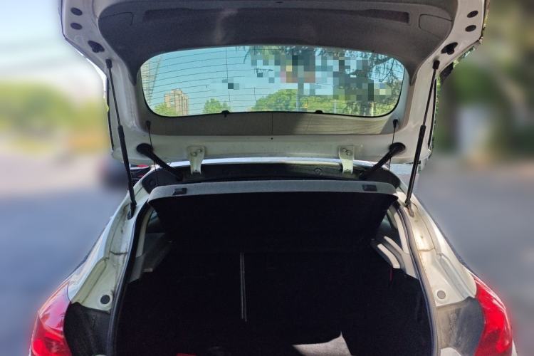 Used Buick GT 2010 XT 1.6L Automatic Fashion Edition Trunk