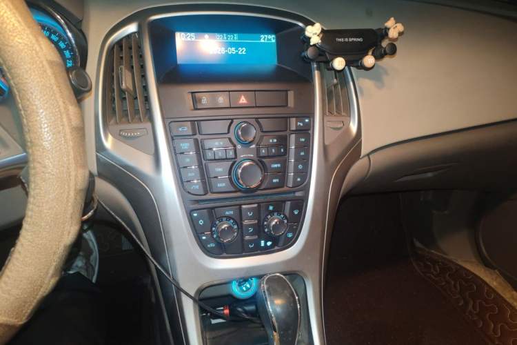 Used Buick GT 2010 GT 1.6L Automatic Fashion Edition Audio And AC Panel