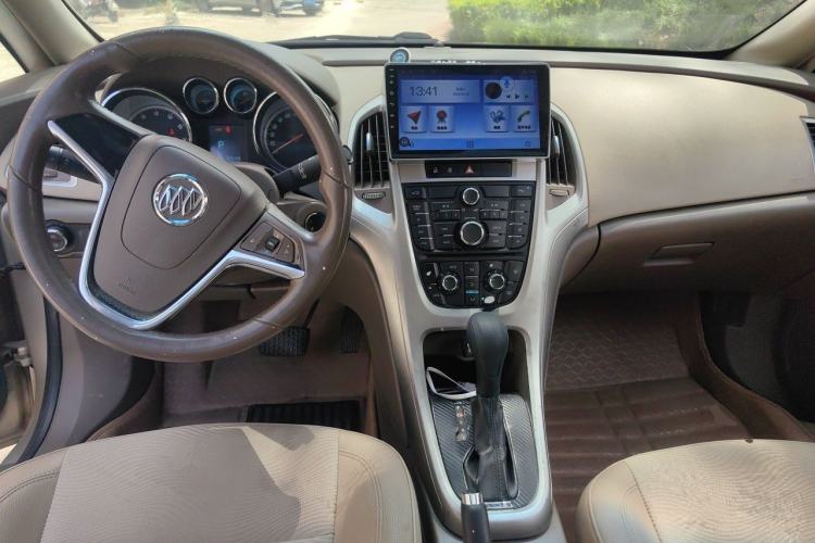 Used Buick GT 2010 GT 1.6L Automatic Fashion Edition Center Console