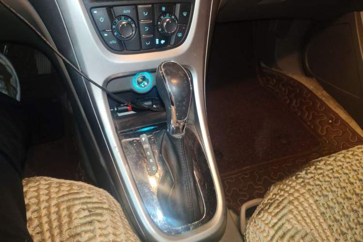 Used Buick GT 2010 GT 1.6L Automatic Fashion Edition Gear Lever