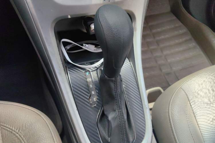 Used Buick GT 2010 GT 1.6L Automatic Fashion Edition Gear Lever