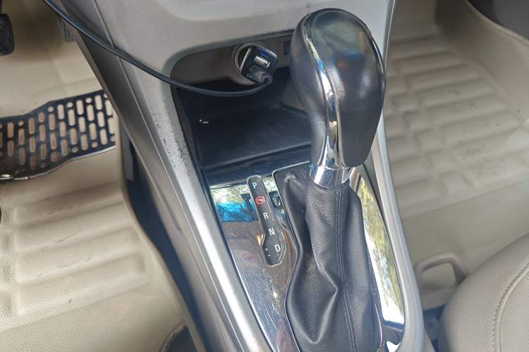 Used Buick GT 2010 GT 1.6L Automatic Fashion Edition Gear Lever