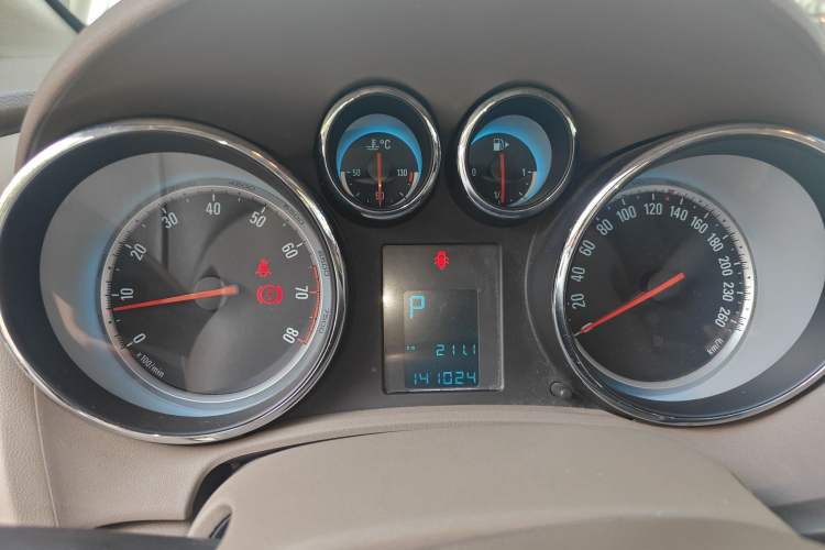 Used Buick GT 2010 GT 1.6L Automatic Fashion Edition Instrument Cluster