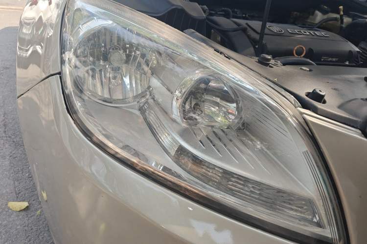 Used Buick GT 2010 GT 1.6L Automatic Fashion Edition Right Front Headlight