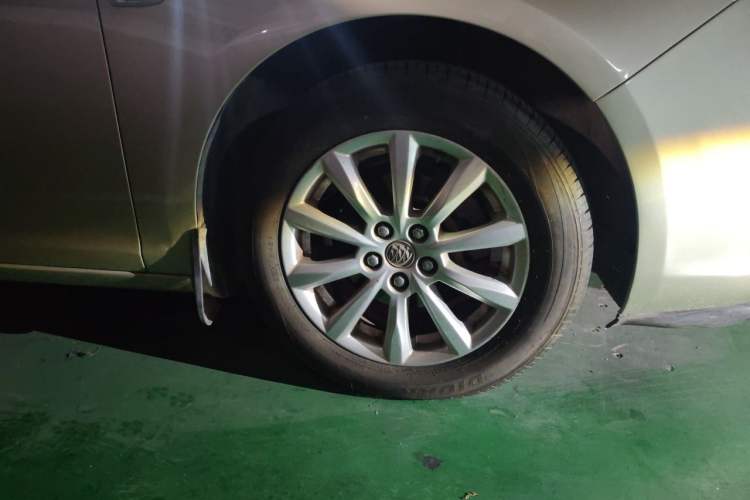 Used Buick GT 2010 GT 1.6L Automatic Fashion Edition Right Front Wheel Hub