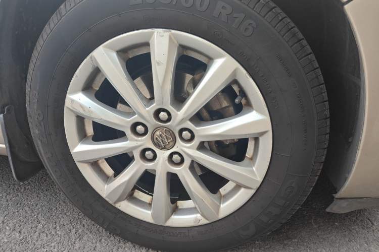 Used Buick GT 2010 GT 1.6L Automatic Fashion Edition Right Front Wheel Hub