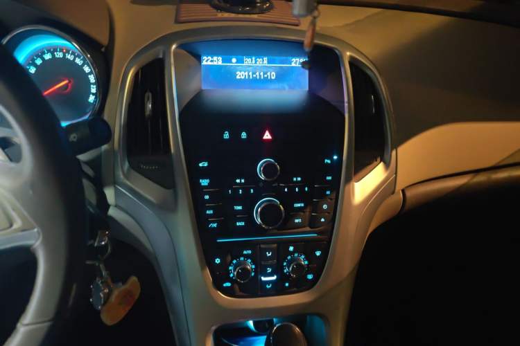 Used Buick GT 2011 GT 1.8L Automatic Fashion Edition Leather Model Audio And AC Panel
