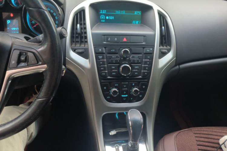 Used Buick GT 2011 GT 1.6T Fashion Sport Edition Leather Model Audio And AC Panel