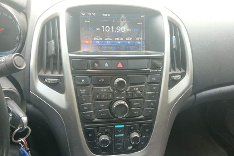 Used Buick GT 2011 GT 1.6T Fashion Sport Edition Leather Model Audio And AC Panel