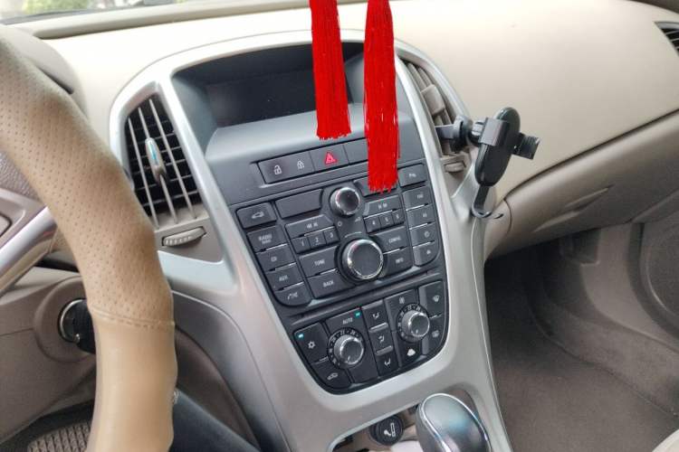 Used Buick GT 2011 GT 1.8L Automatic Fashion Edition Leather Model Audio And AC Panel
