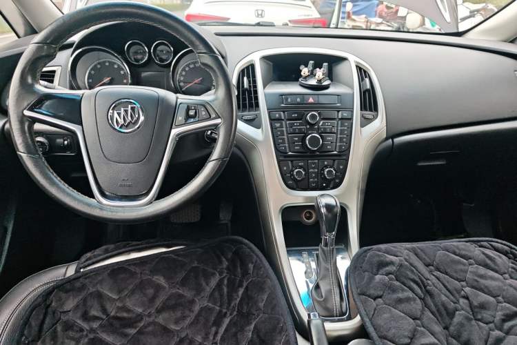 Used Buick GT 2011 GT 1.6T Fashion Sport Edition Leather Model Center Console