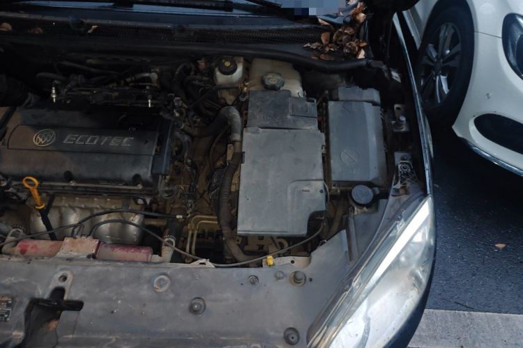 Used Buick GT 2011 GT 1.8L Automatic Fashion Edition Leather Model Engine Bay Left