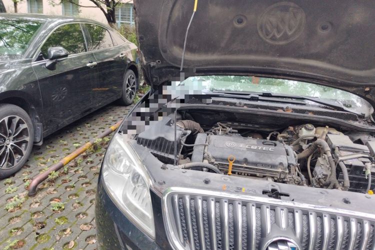 Used Buick GT 2011 GT 1.8L Automatic Fashion Edition Leather Model Engine Bay Right