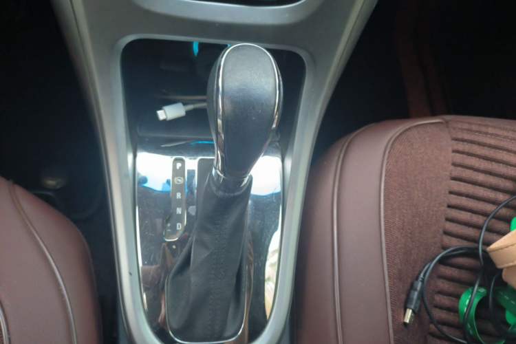 Used Buick GT 2011 GT 1.6T Fashion Sport Edition Leather Model Gear Lever