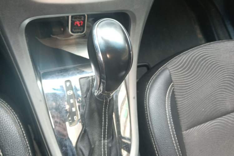 Used Buick GT 2011 GT 1.6T Fashion Sport Edition Leather Model Gear Lever