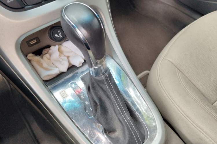 Used Buick GT 2011 GT 1.8L Automatic Fashion Edition Leather Model Gear Lever