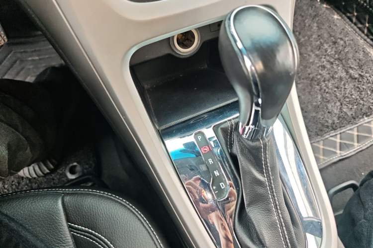 Used Buick GT 2011 GT 1.6T Fashion Sport Edition Leather Model Gear Lever
