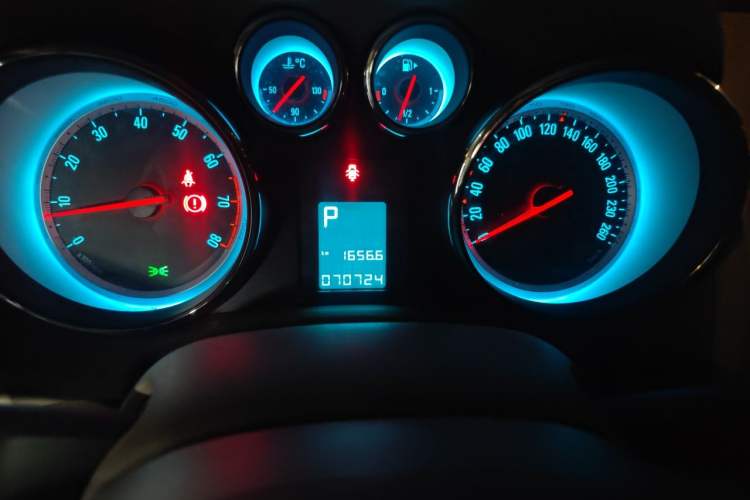 Used Buick GT 2011 GT 1.8L Automatic Fashion Edition Leather Model Instrument Cluster