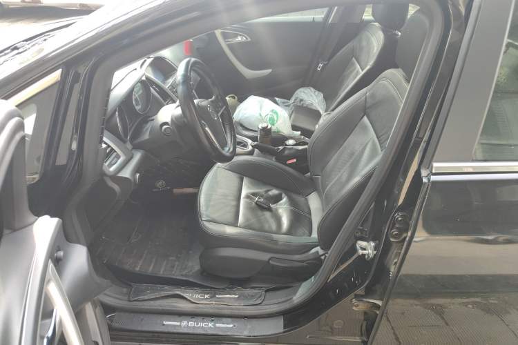 Used Buick GT 2011 GT 1.8L Automatic Fashion Edition Leather Model Left Front Seat