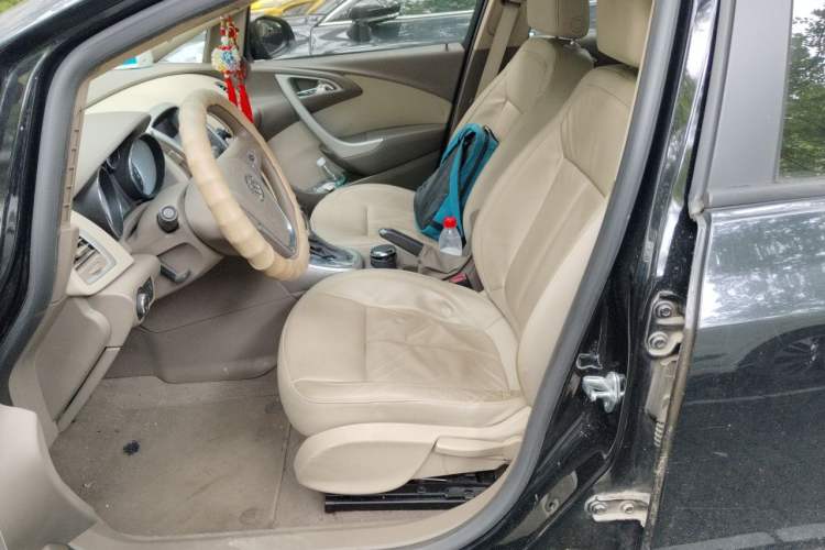 Used Buick GT 2011 GT 1.8L Automatic Fashion Edition Leather Model Left Front Seat