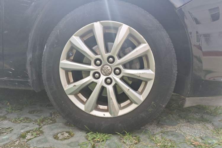 Used Buick GT 2011 GT 1.8L Automatic Fashion Edition Leather Model Right Front Wheel Hub