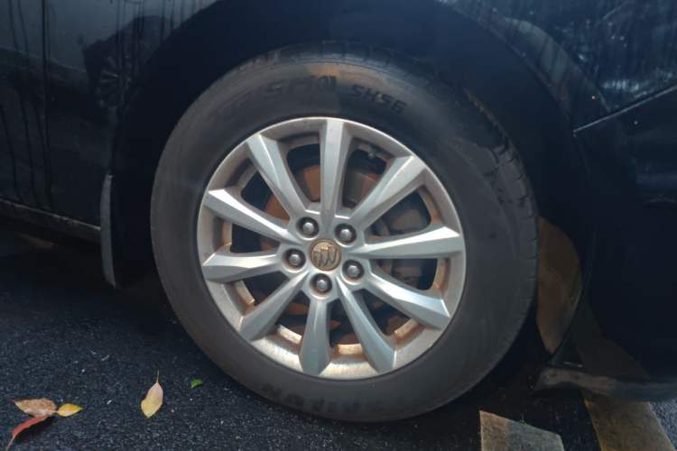 Used Buick GT 2011 GT 1.8L Automatic Fashion Edition Leather Model Right Front Wheel Hub