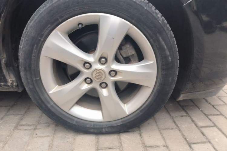 Used Buick GT 2011 GT 1.6T Fashion Sport Edition Leather Model Right Front Wheel Hub