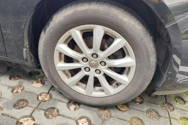 Used Buick GT 2011 GT 1.8L Automatic Fashion Edition Leather Model Right Front Wheel Hub