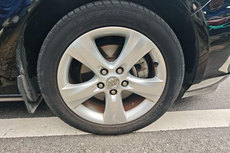 Used Buick GT 2011 GT 1.6T Fashion Sport Edition Leather Model Right Front Wheel Hub