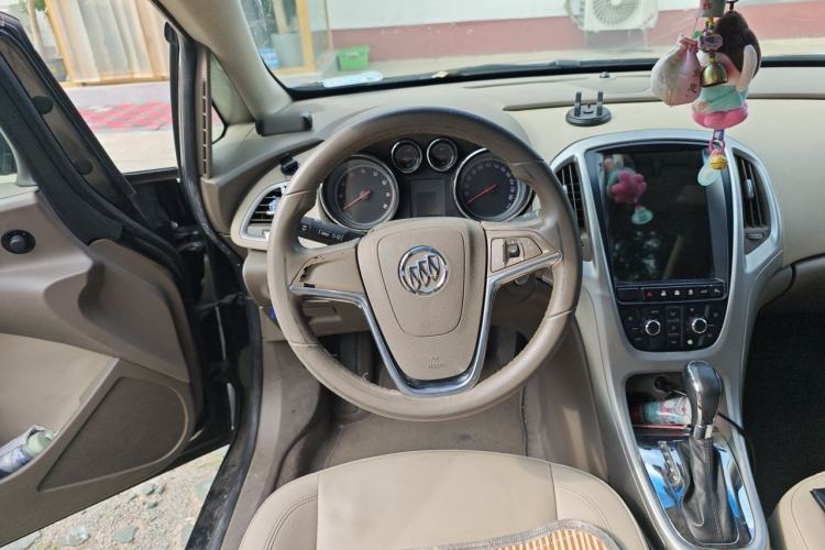 Used Buick GT 2011 GT 1.8L Automatic Fashion Edition Leather Model Steering Wheel